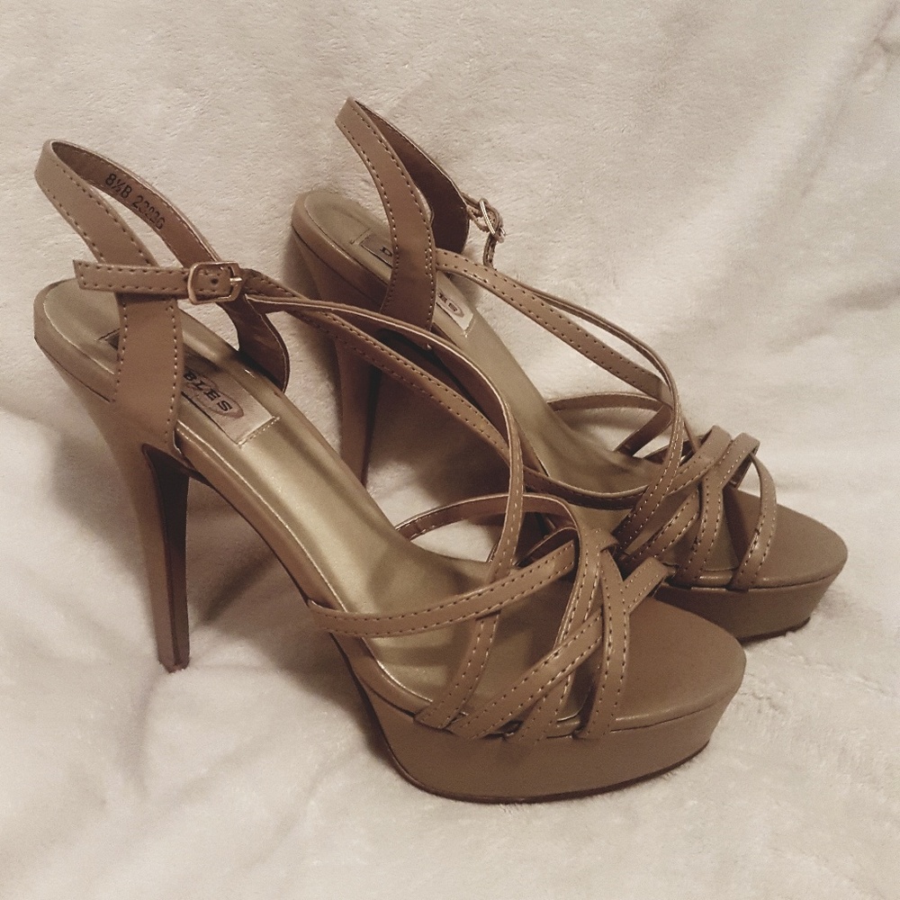Dyeables Platform Pumps